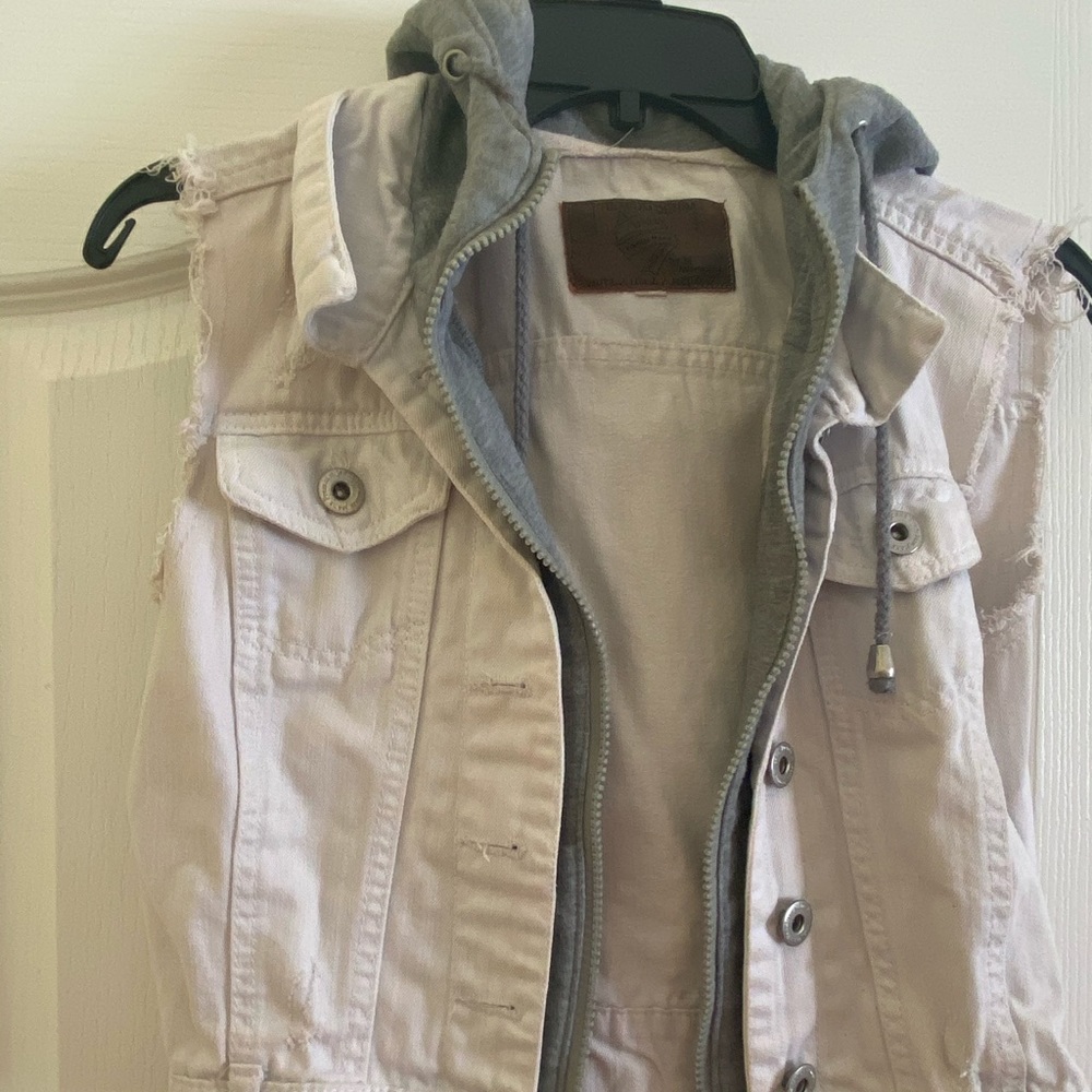 White vest